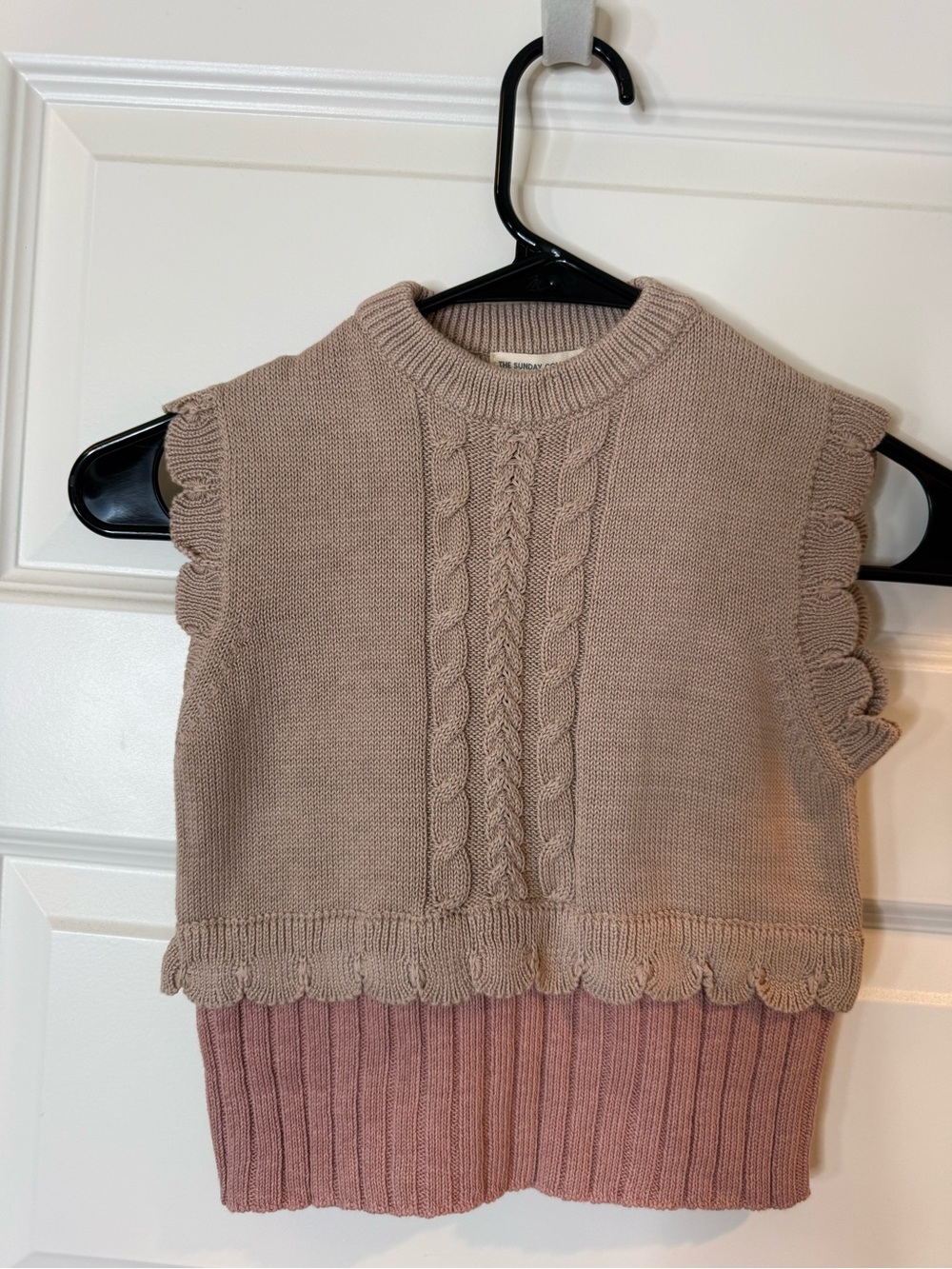 Girls Scalloped Cable-Knit Sleeveless Top - Beige & Pink